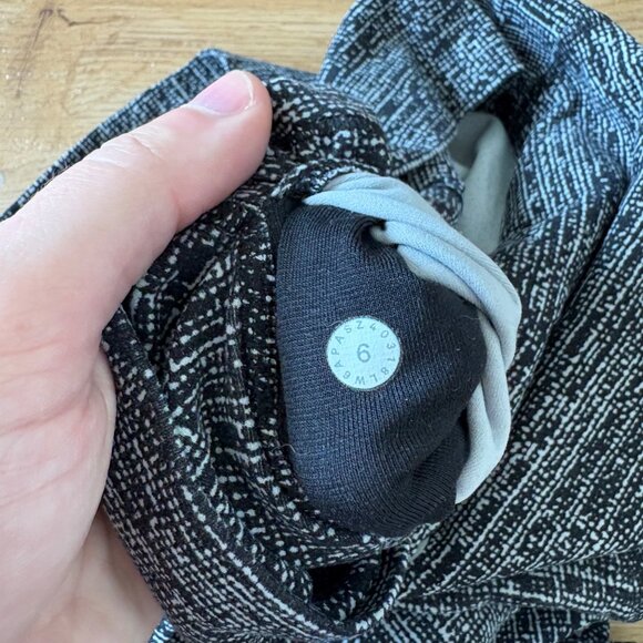 Lululemon Athletic Align HR Crop Yoga Pants 21” Twillines Ice Black Women’s Sz 6 - Picture 10 of 11